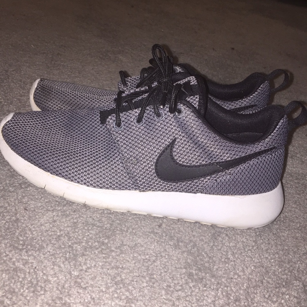 Roshe women’s shoes